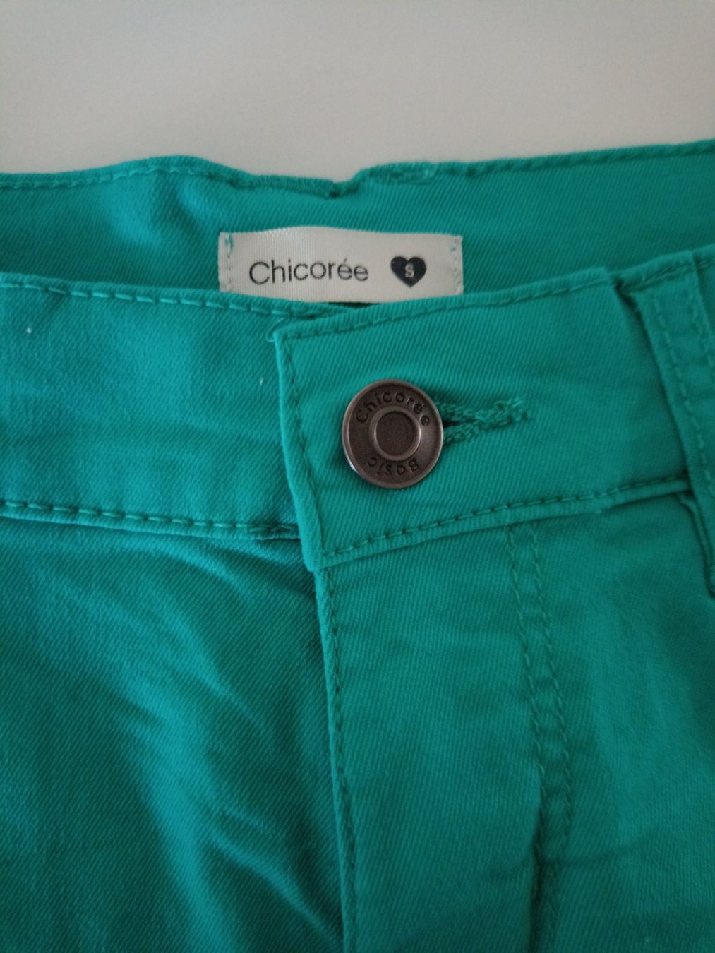 Pantaloni: 3 Bermudas gr.36 – Usato da Winterthur venduto da Husakeva 2