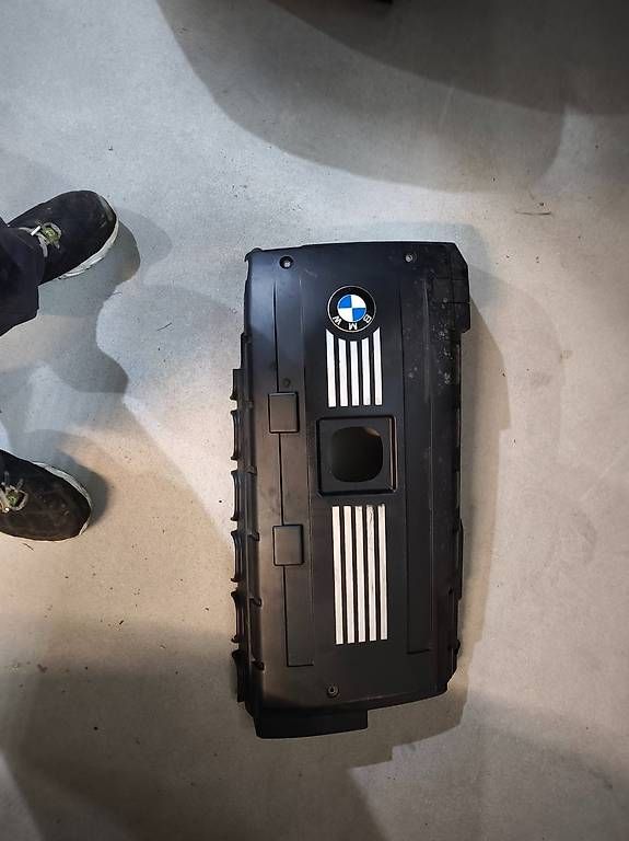 Tutti pezzi di ricambio auto: BMW E90 E91 Motorabdeckung  – Usato da Zihlschlacht venduto da rad_vvm9 1