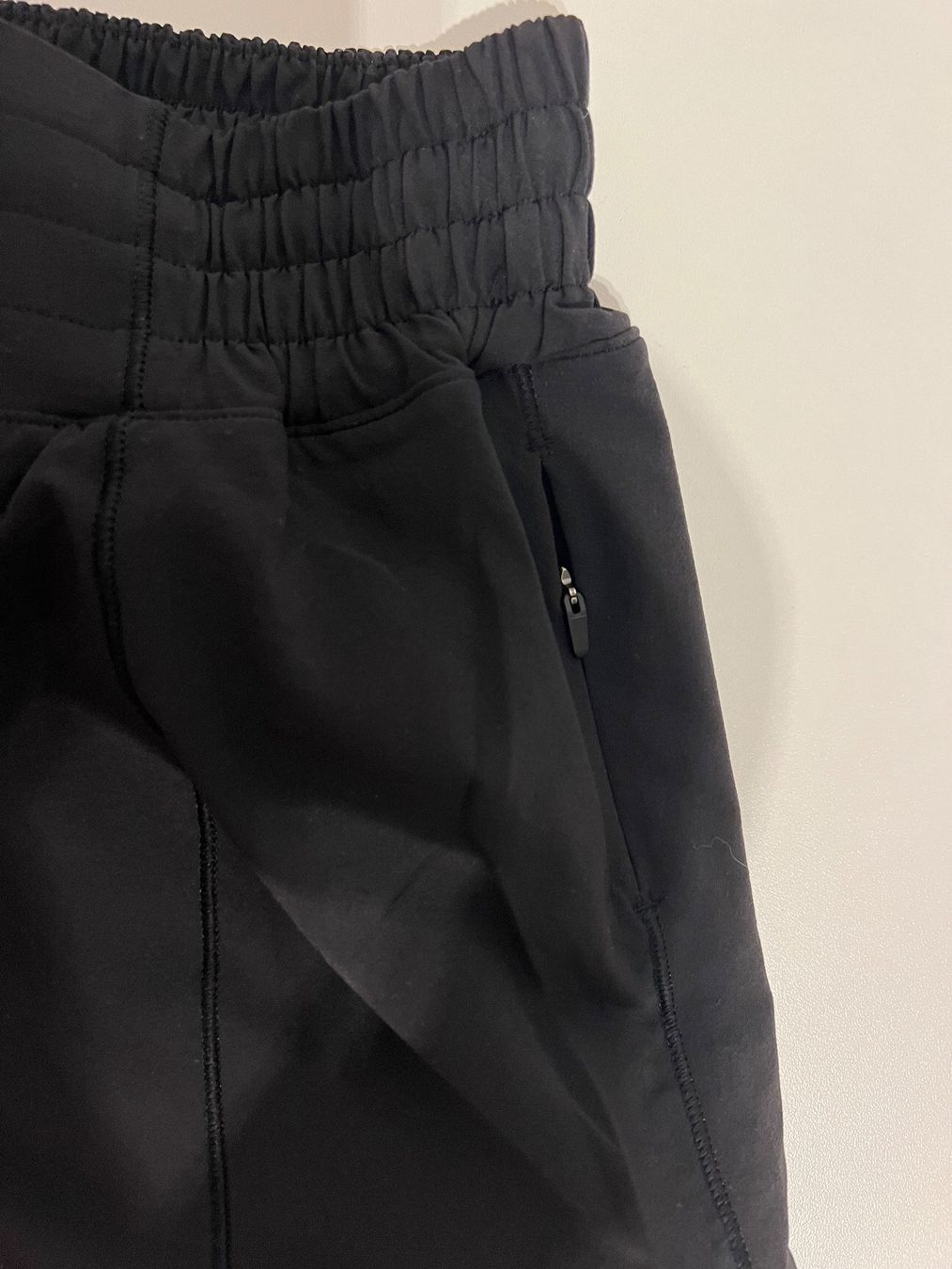 Lululemon Hosen: Lululemon Laufshorts – Gebraucht aus Erlenbach von paulina.rad 1
