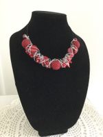 Collier avec perles rouges & perles coquillages NEUF