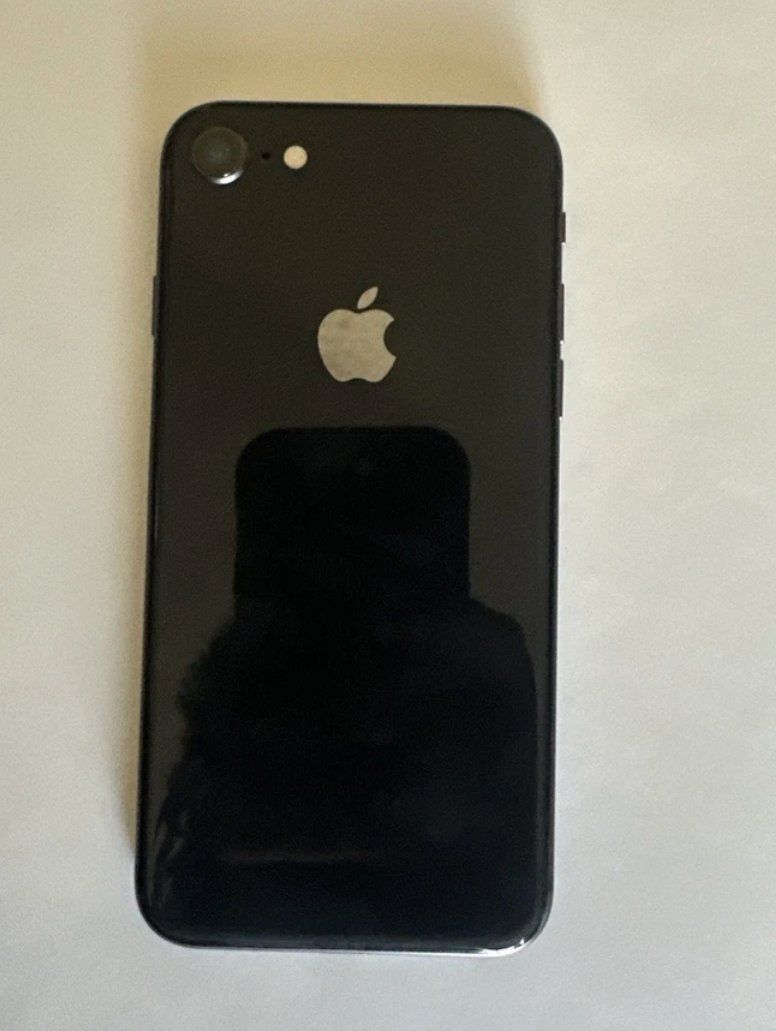 Apple Telefoni cellulari / Smartphones: Iphone 8 (64GB) Akku 100% – Usato da Luzern venduto da Waince786