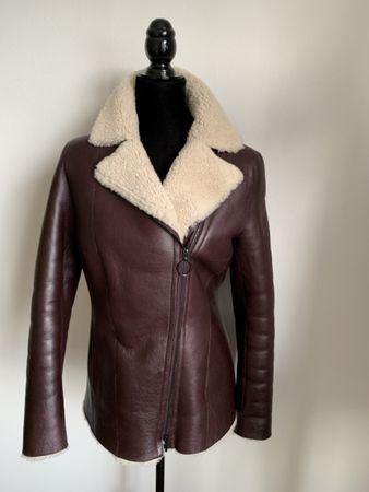 AKRIS: Exklusive bordeauxrote Lammfelljacke, 36, NP $ 2990