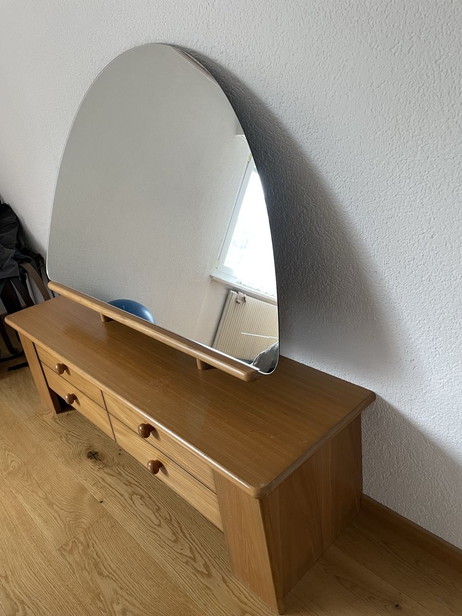 Cassettiere: Commode 4 tiroirs et grand miroir – Usato da Corcelles BE venduto da Peichen 1