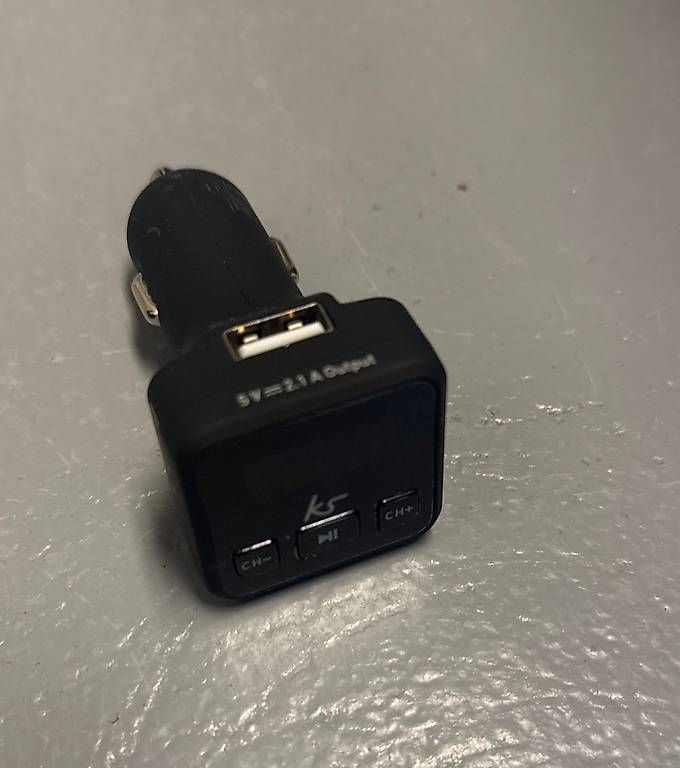 Unità & Adattatore: FM Transmitter inkl. USB Lader und Aux – Usato da Horw venduto da domihaefli