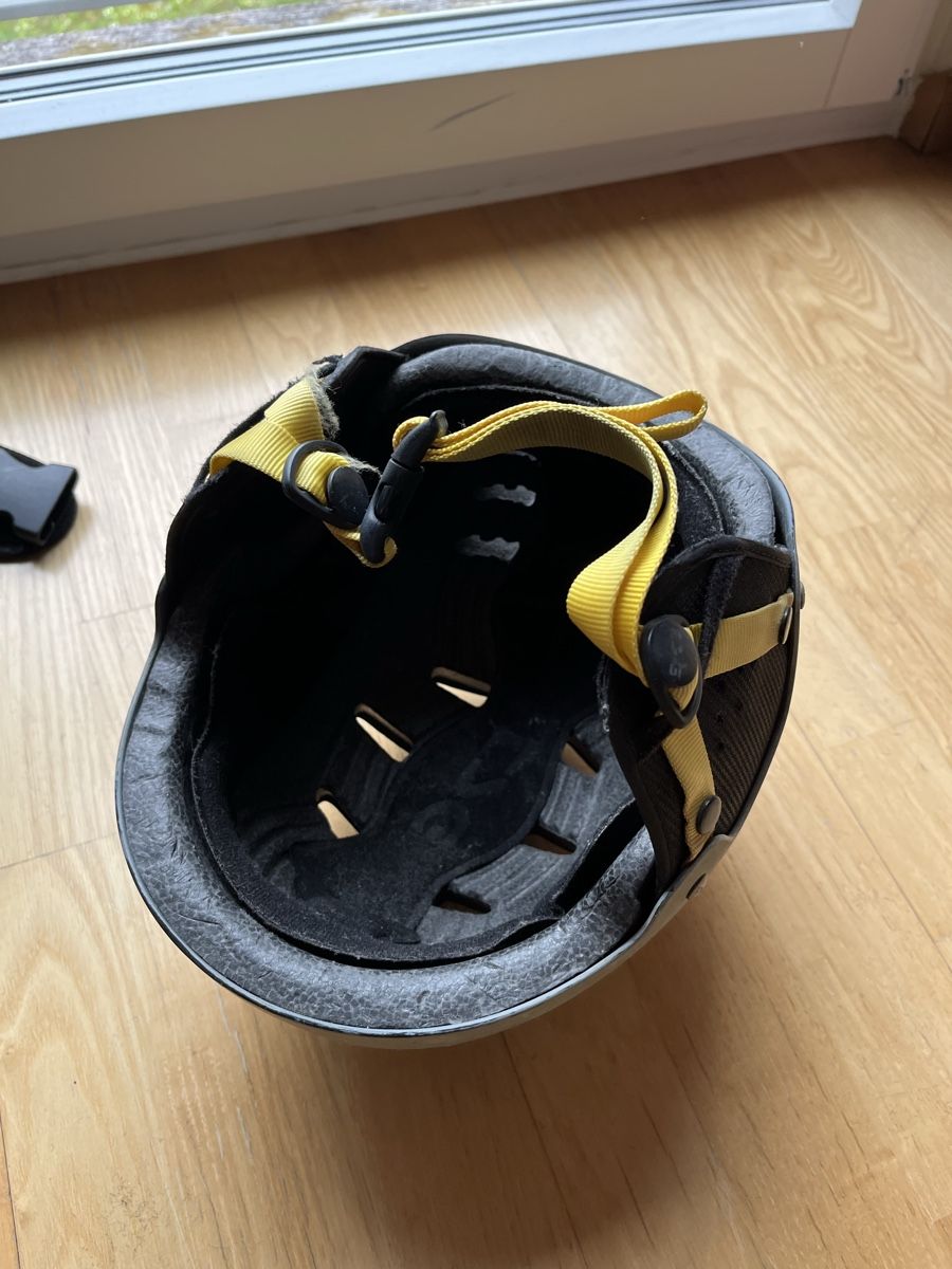 Caschi: Helm für Wassersport – Usato da Jona venduto da Merchandise 1