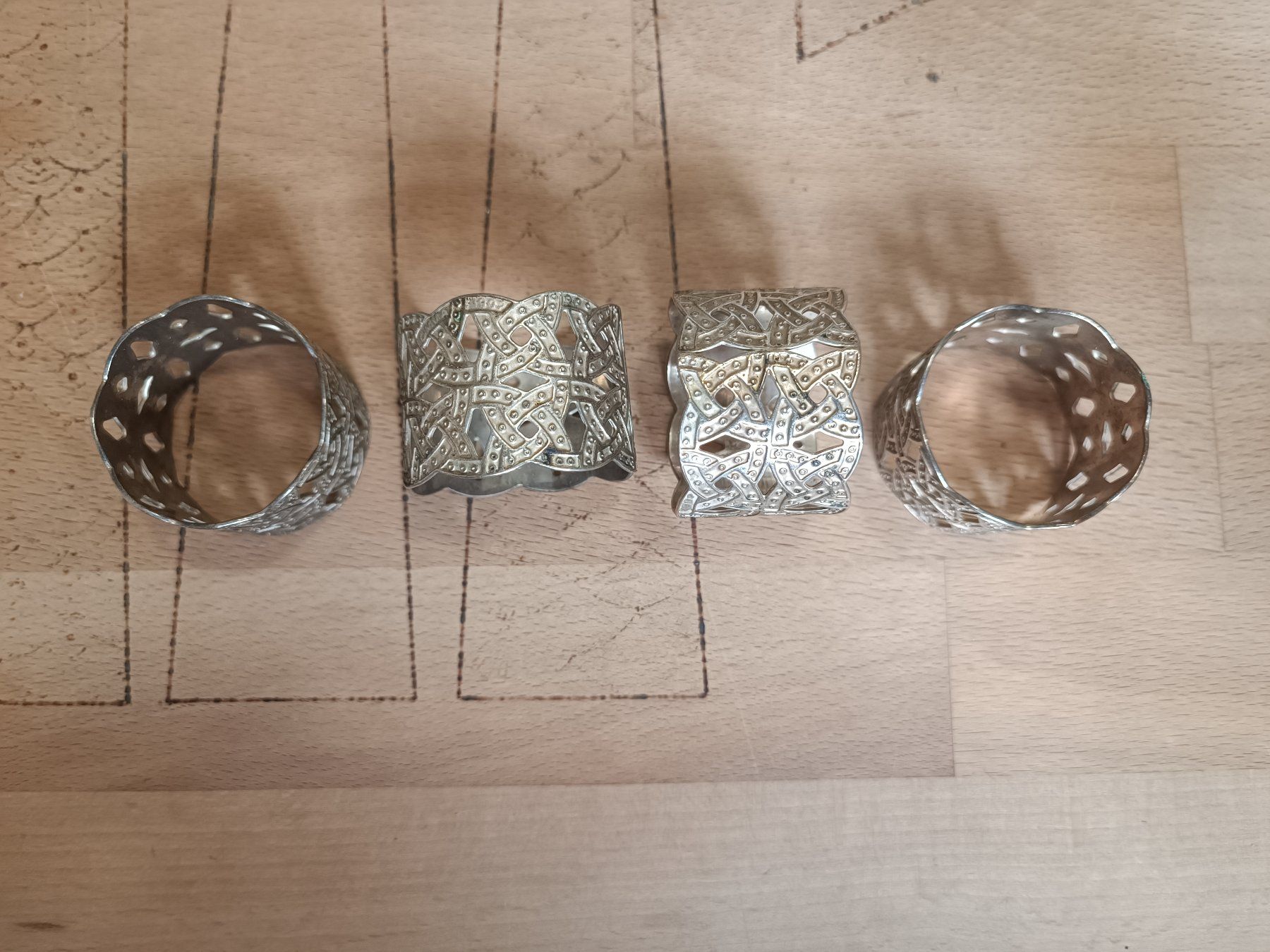 Altro in Decorazioni & Accessori: 4 Serviettenringe romanischen Stil versilberte – Nuovo (secondo la descrizione) da Genève venduto da Mercedest7 1