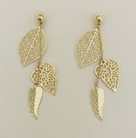 Elegant Gold Leaf Earrings - Perfect Autumn Accessory!