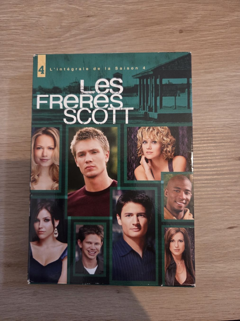 Tutti i DVDs: DVD les frères Scott saison 4+5+6 – Usato da Tramelan venduto da mic_5lzm