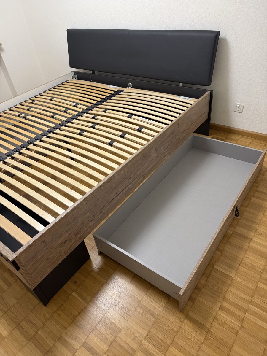 Lits: Bett mit Lattenrost  – D'occasion à Oberwil BL par Hariva 1