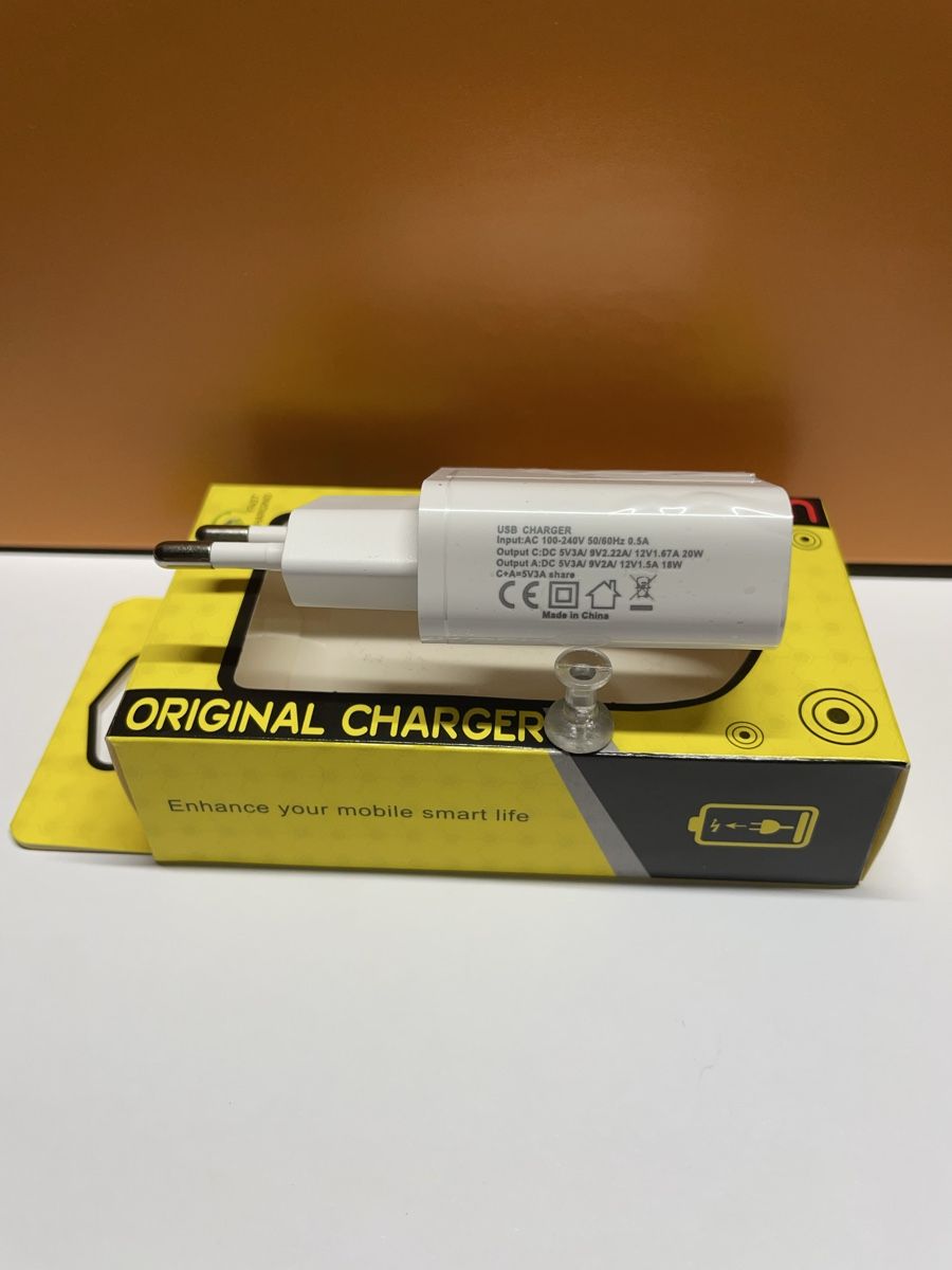 Caricabatterie: USB-USB-C Ladegerät Schnelllader CH Stecker – Nuovo e nell'imballaggio originale da Pfäffikon SZ venduto da m.cal 3