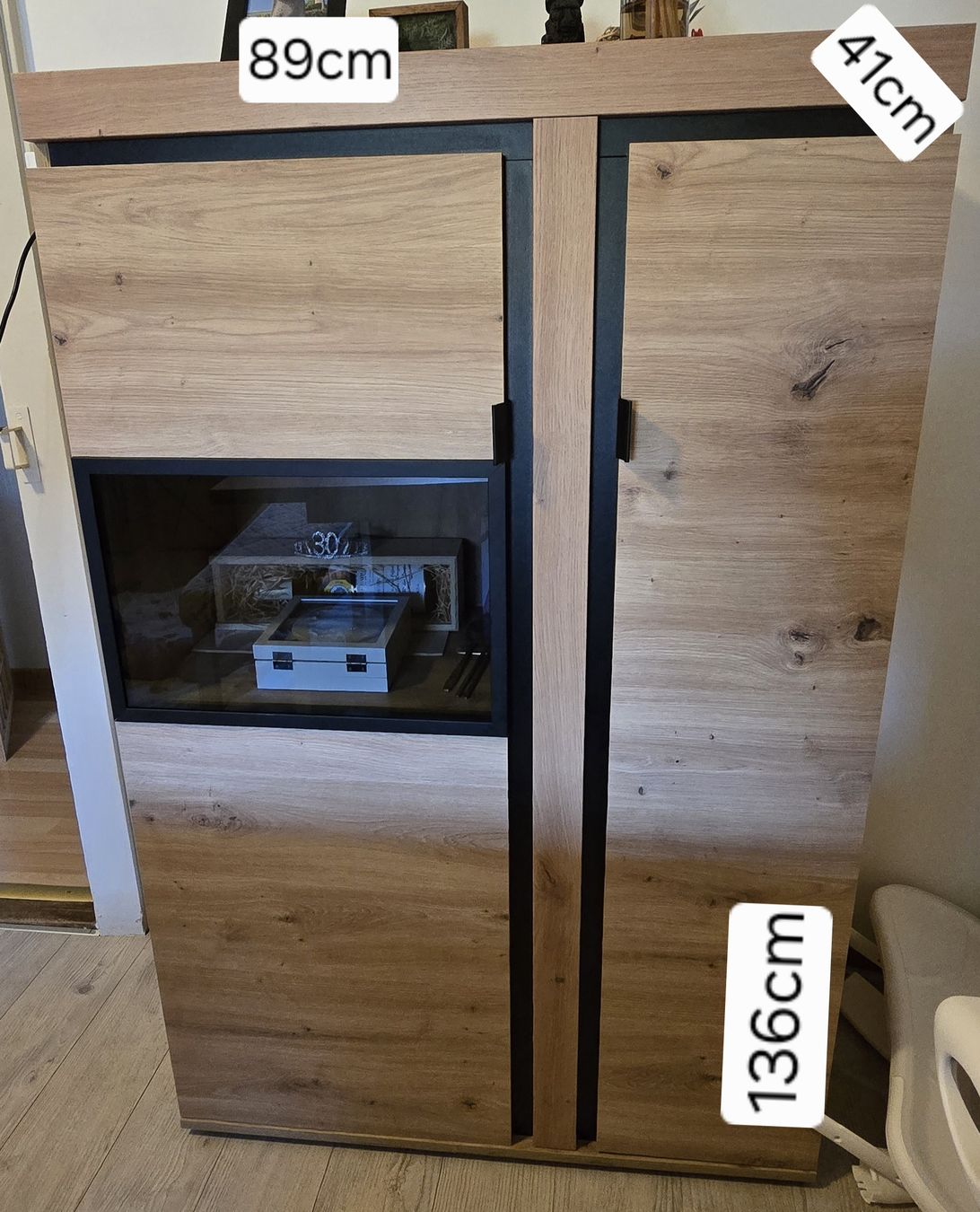 Armadi: Holzschrank mit Beleuchtung – Usato da Bassersdorf venduto da isu_hk9p