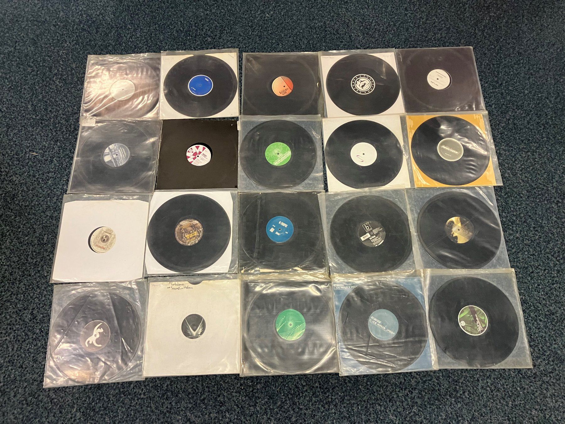 Dischi in vinile: Posten LPs und Pinnsammlungen – Usato da Oensingen venduto da Konkursamt_SO 3