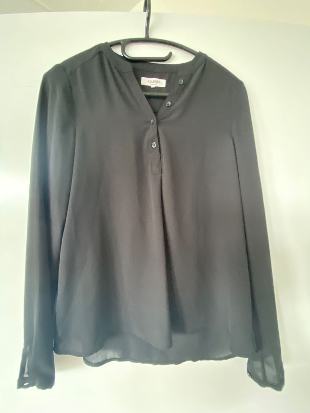 Blusen: Bluse schwarz xs – Gebraucht aus Herrenschwanden von Cate67
