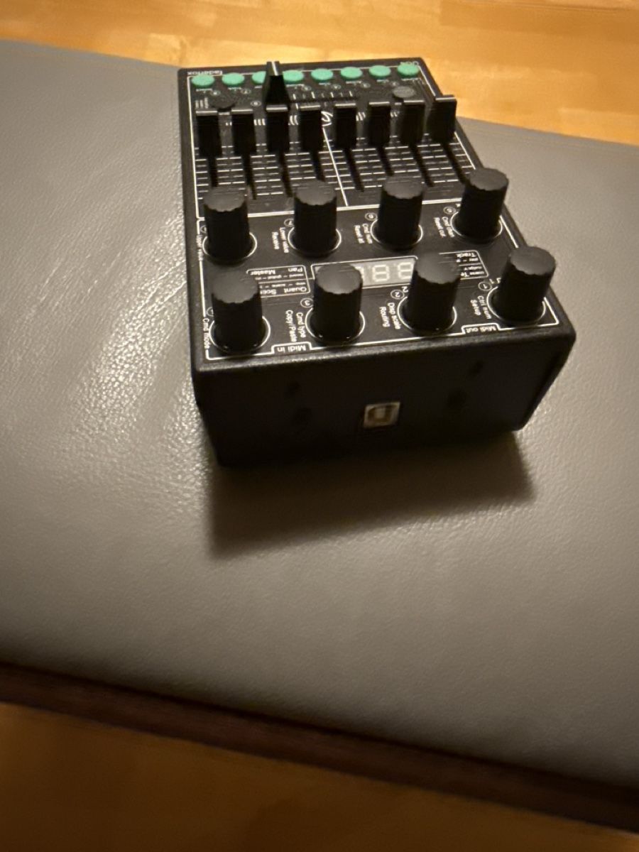 Strumenti musicali: Faderfox UC4 – Kompakter MIDI/DAW Controller – Usato da Seuzach venduto da eclektic 1