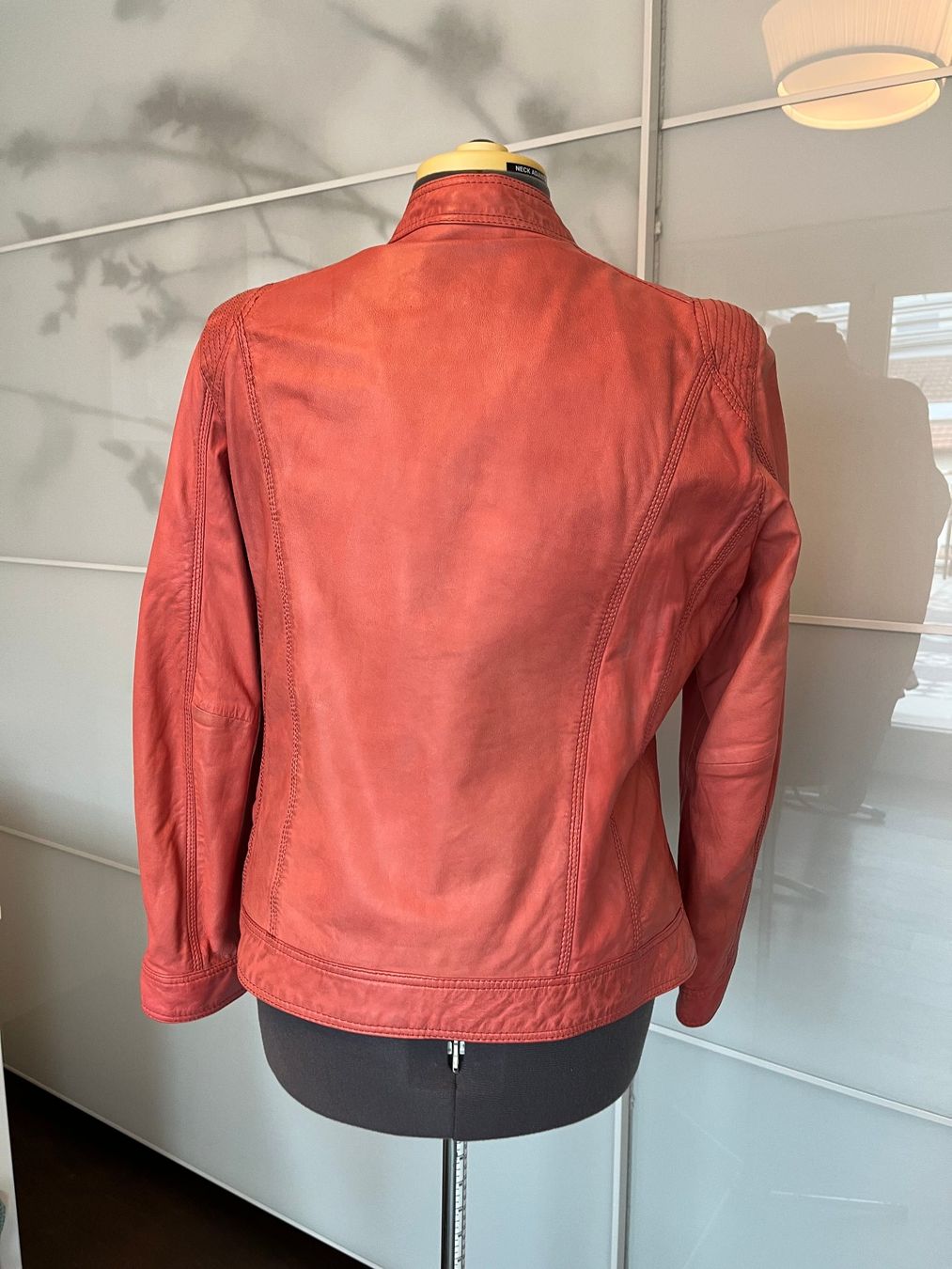 Giacche: echt Lederjacke  lachsfarben Grösse 44 – Usato da Rümlang venduto da Blume817 1