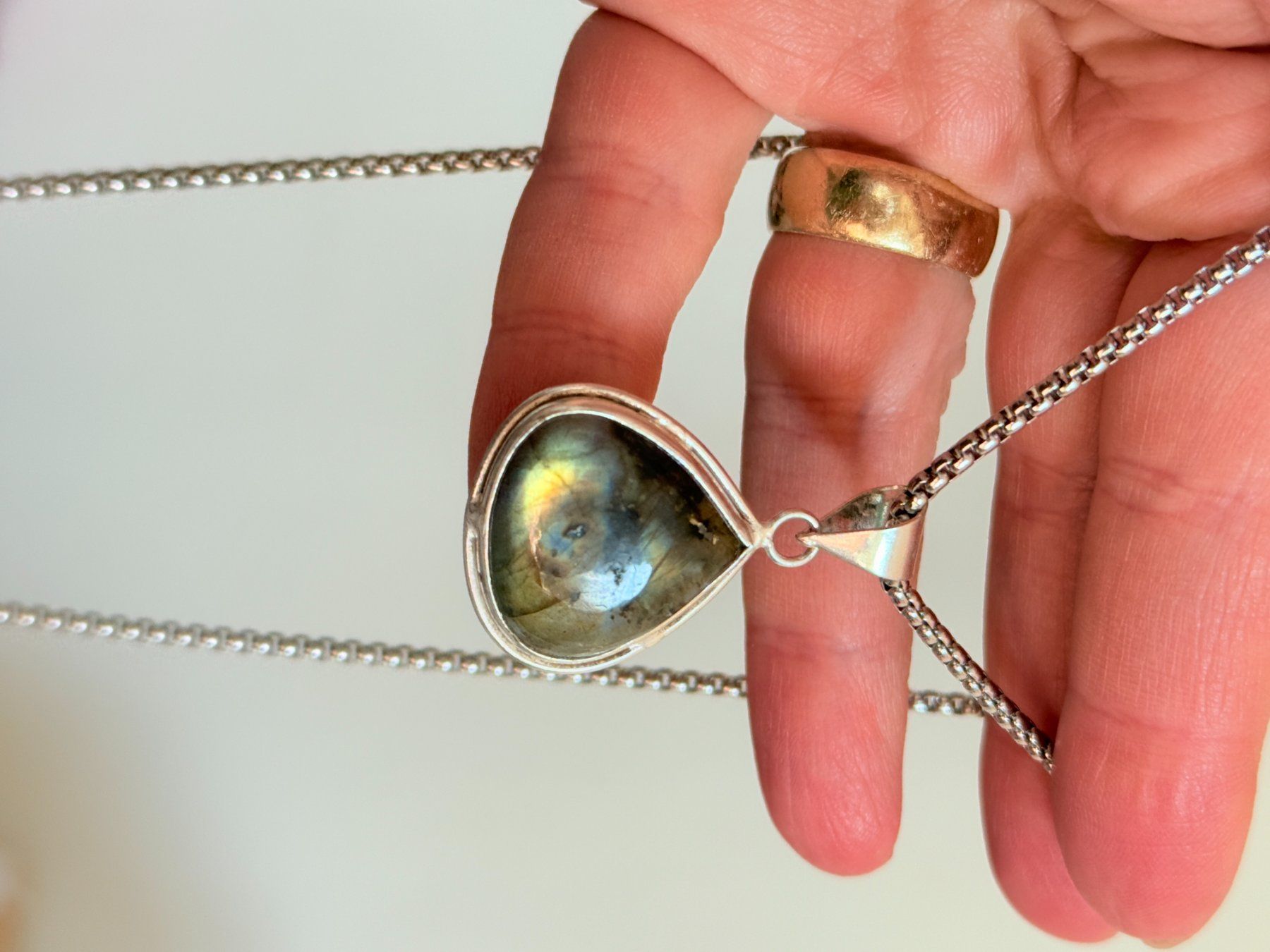 Catenine: Collier labradorite, forme goutte d'eau – Nuovo e nell'imballaggio originale da Genève venduto da AGBERG 4