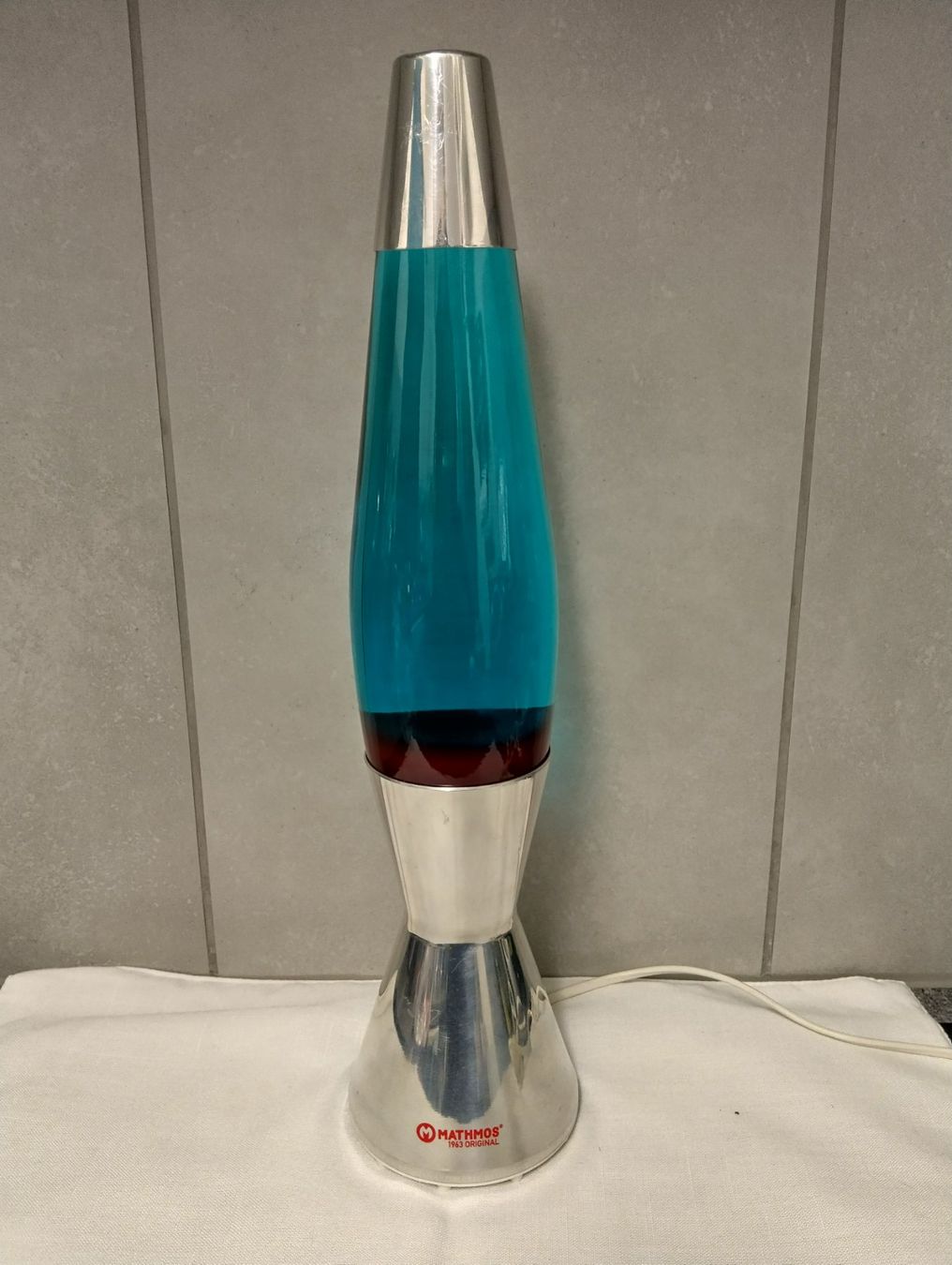 Mathmos Lampade: Mathmos Astrobaby Lavalampe Silber Blau/Rot Lava Lampe – Usato da Beringen venduto da Arven86 2