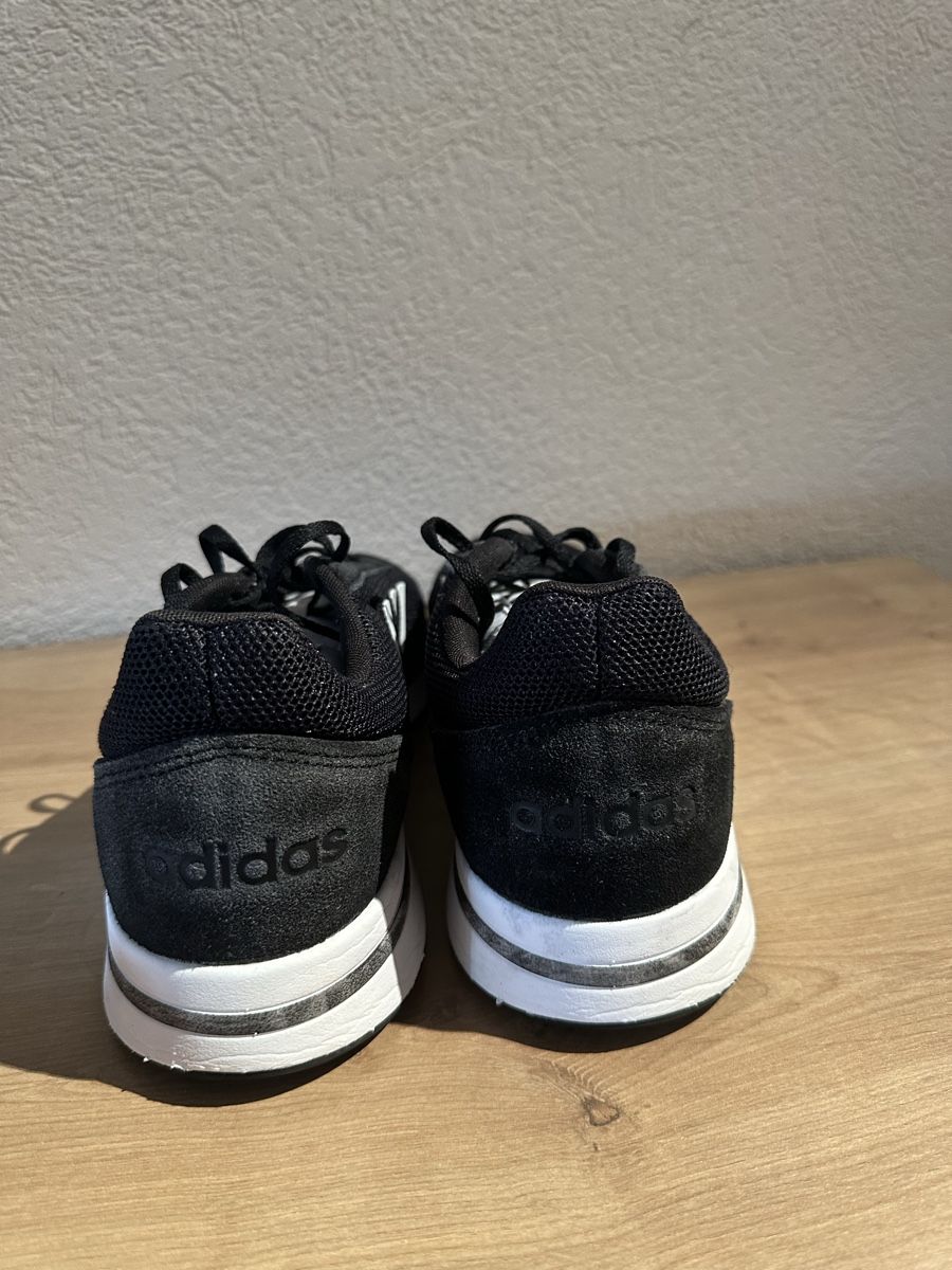 Adidas Herrenschuhe: Adidas Sneaker – Grösse 44 – Gebraucht aus Wildegg von dmy_8j9x 3