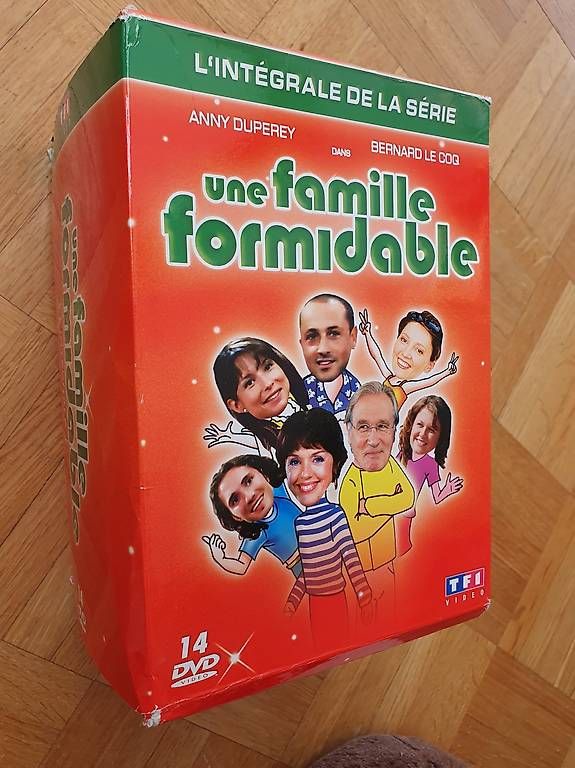 Tutti i DVDs: DVD Coffret " Une famille formidable " – Usato da Lavey-Village venduto da Dumbine