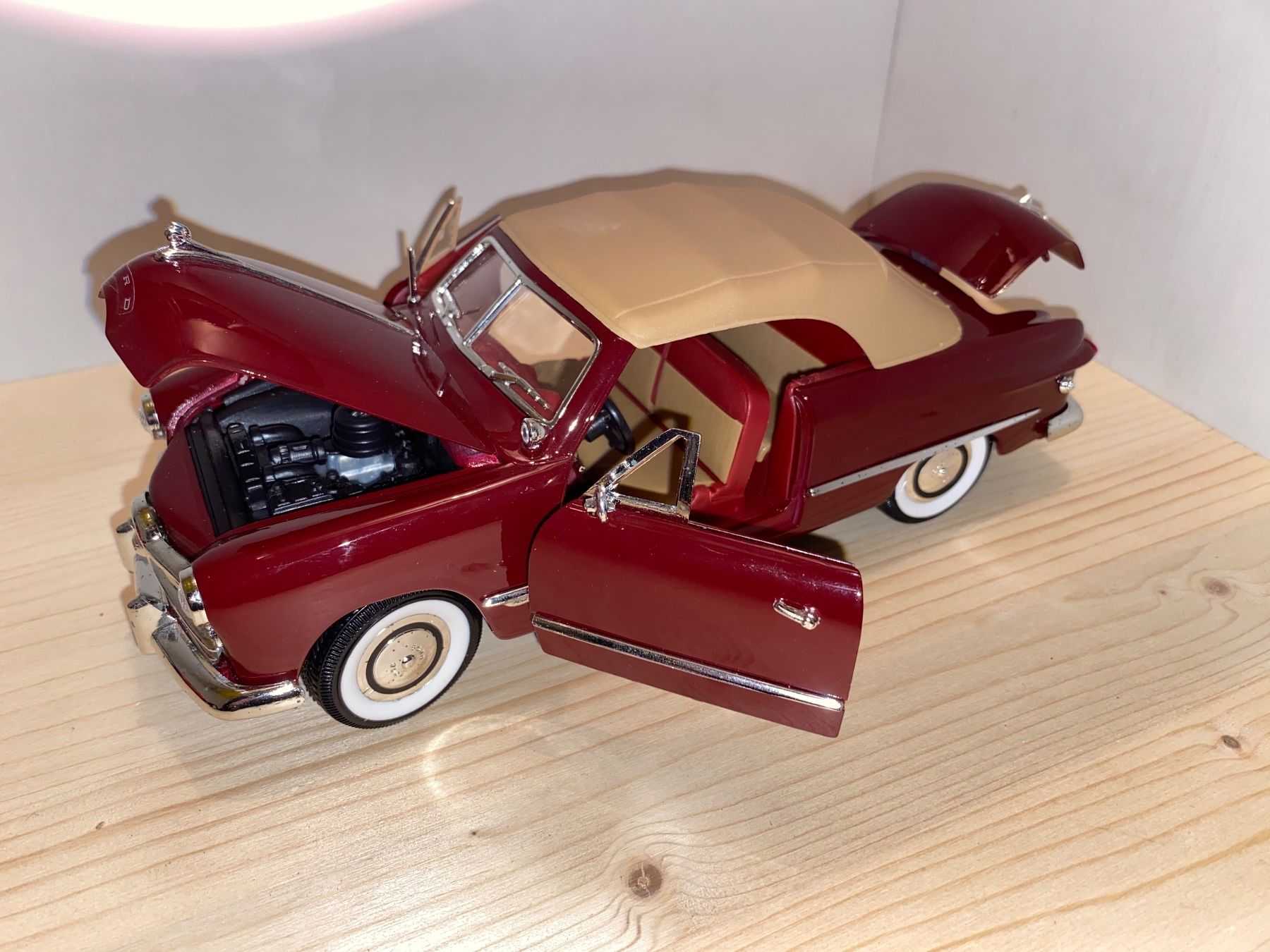 Ford Modellini d'auto: 1949 Ford Convertible 1/18 – Usato da Wohlen AG venduto da PrivatSammlung 4