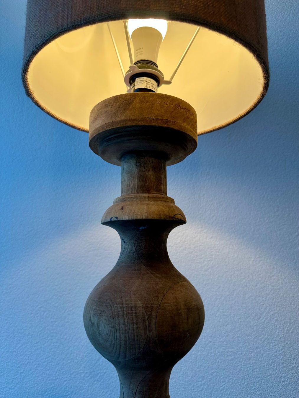 Lampade: Stehlampe Holz & Baumwolle – Usato da Wettswil venduto da HESAMIDA 1