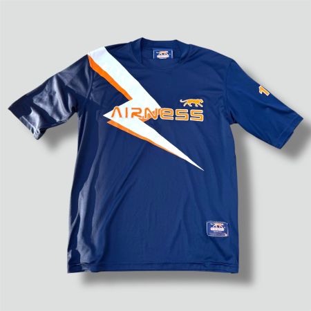 Airness streetwear style 00s t-shirt (nike adidas puma)