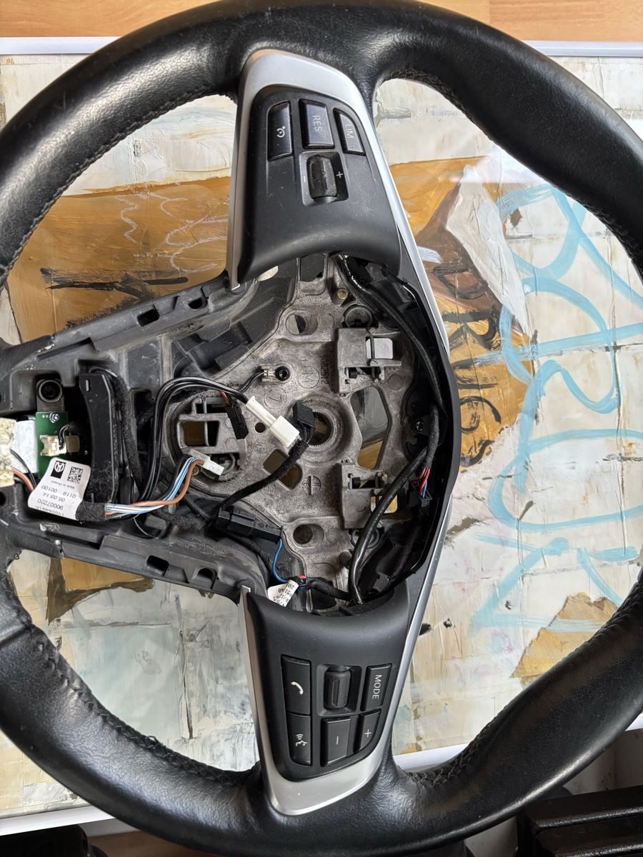 BMW Tutti pezzi di ricambio auto: BMW Sportlenkrad, Leder, Multifunktion – Difettoso da Dübendorf venduto da mba_5yvw 2