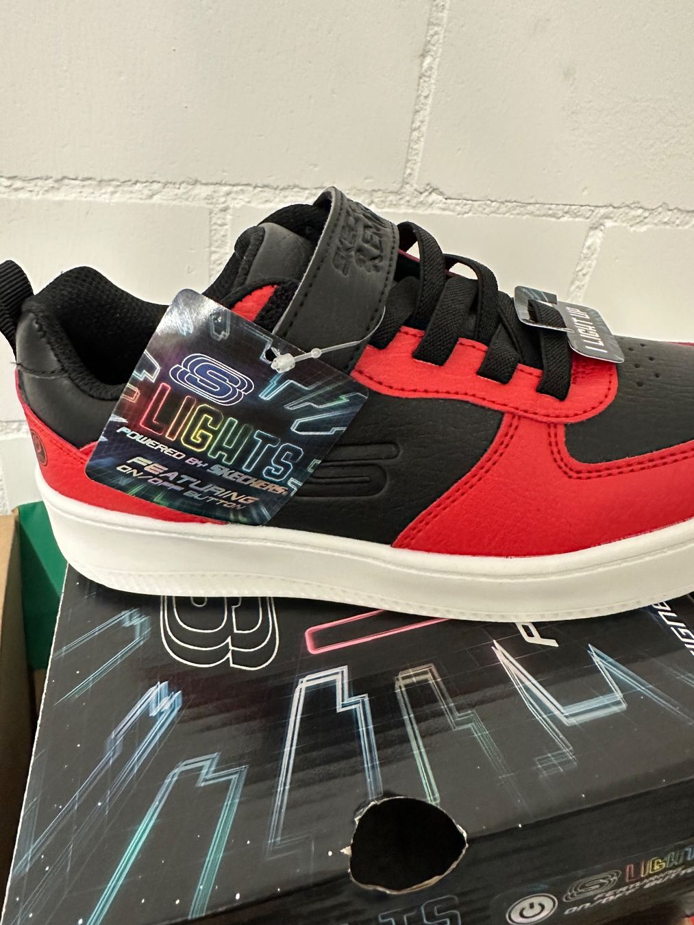 Skechers Scarpe da uomo: Skechers Sneaker Gr. 34 mit LED, neu – Nuovo e nell'imballaggio originale da Niederuzwil venduto da Ib-top 2