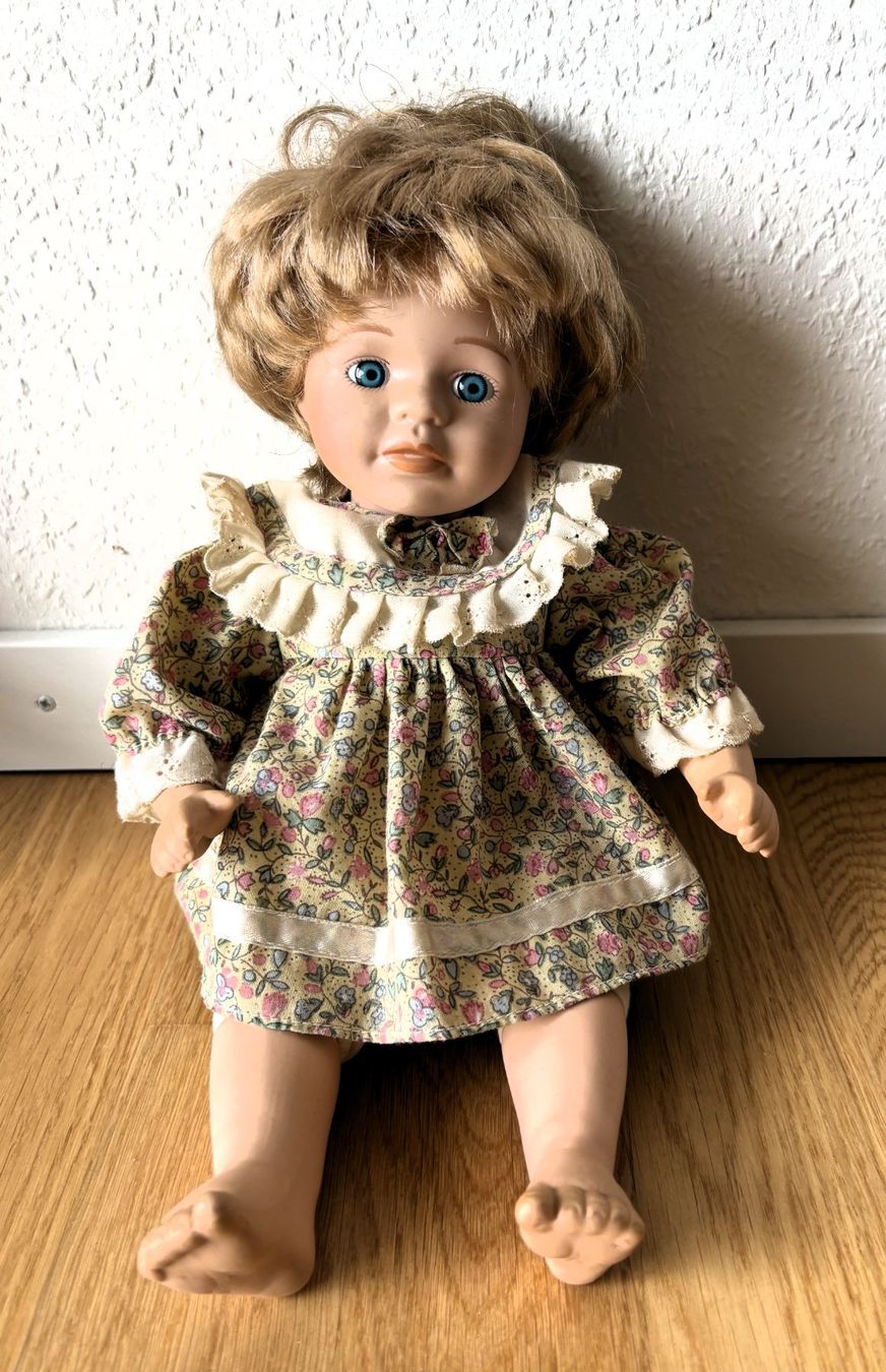 Bambole: Porzellanpuppe – Usato da Riehen venduto da martinaaebersold