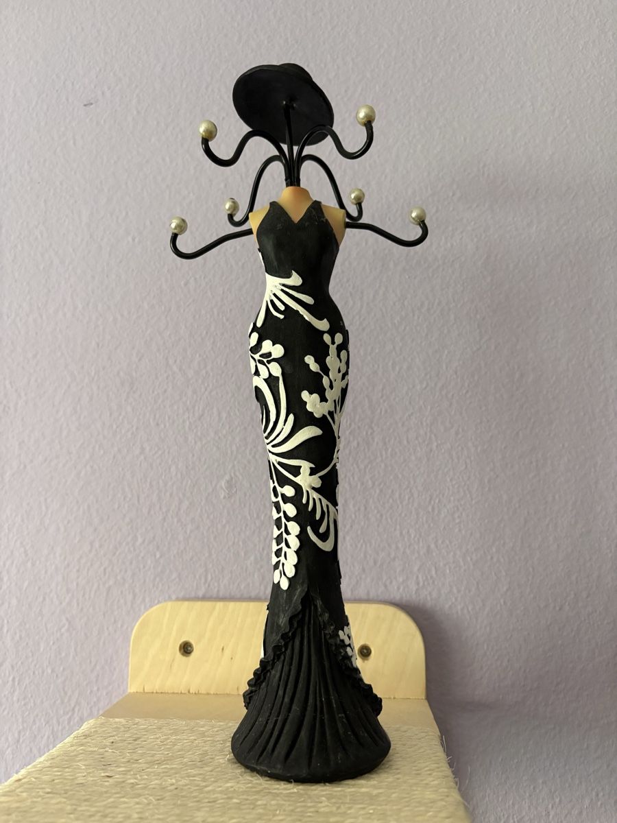Tutte le decorazioni: Schmuckständer im eleganten Kleid Design, – Usato da Zürich venduto da Sundaygirl 2