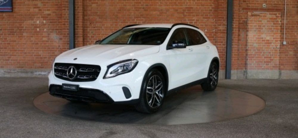 MERCEDES-BENZ GLA 200 Night Star 7G-DCT