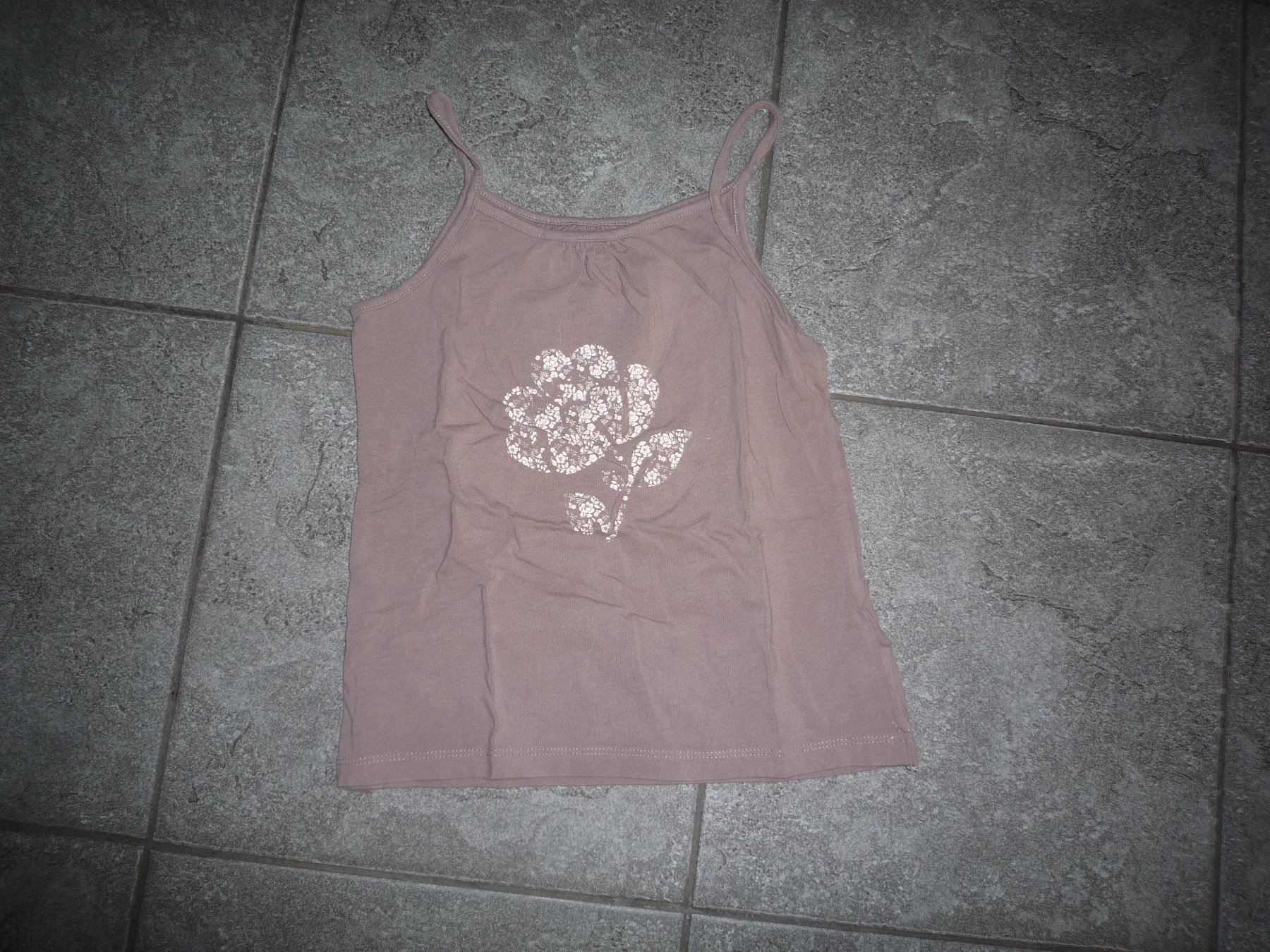 Camicette, T-shirt & Top: TOP GRÖSSE 122 – Usato da Andwil SG venduto da schmei