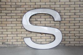 Leuchtbuchstabe S