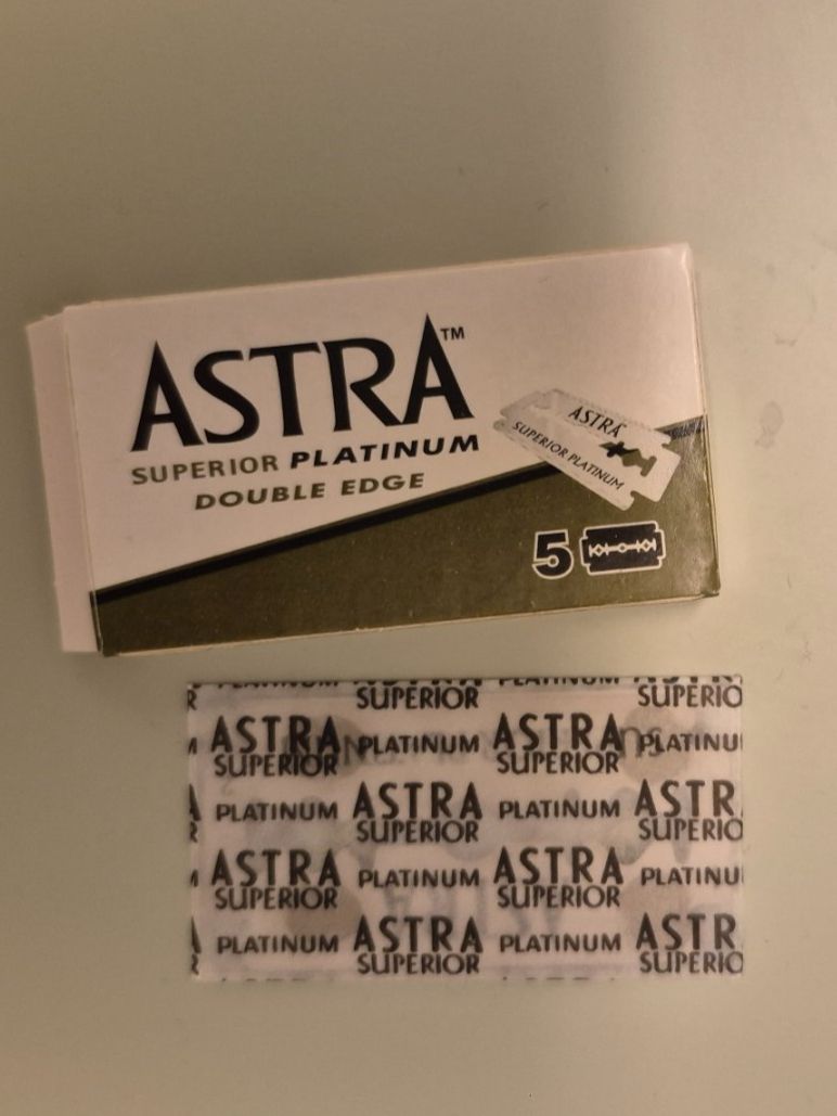 Rasierapparate & Rasierklingen: Rasierhobel - Rasierer rosé-gold – Gebraucht aus Jona von che_vsx6 7