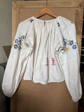 Historic hand embroidered linen shirt XS/S
