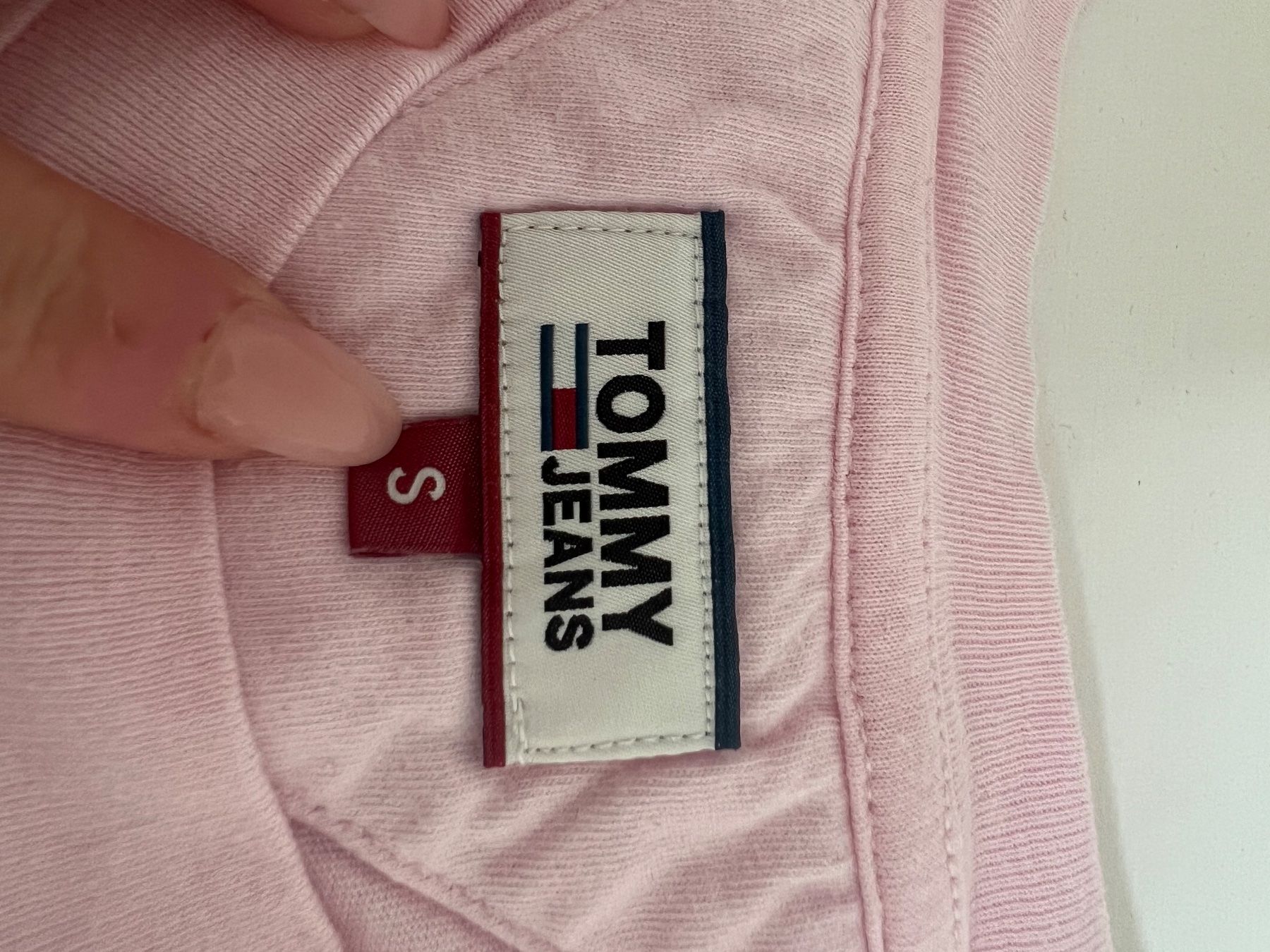 Tommy Hilfiger T-shirt: T-shirt,Tommy Hilfiger – Usato da Luzern venduto da sydney01. 1