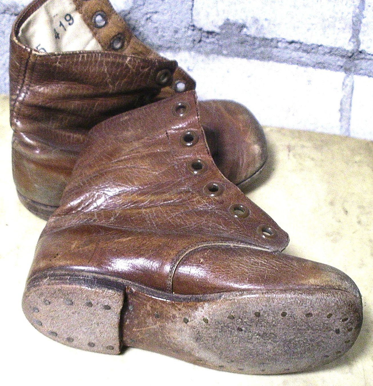 Schuhe für Jungen: ein Paar antike KinderSCHuhe – Gebraucht aus Oberhofen am Thunersee von luuping99 1