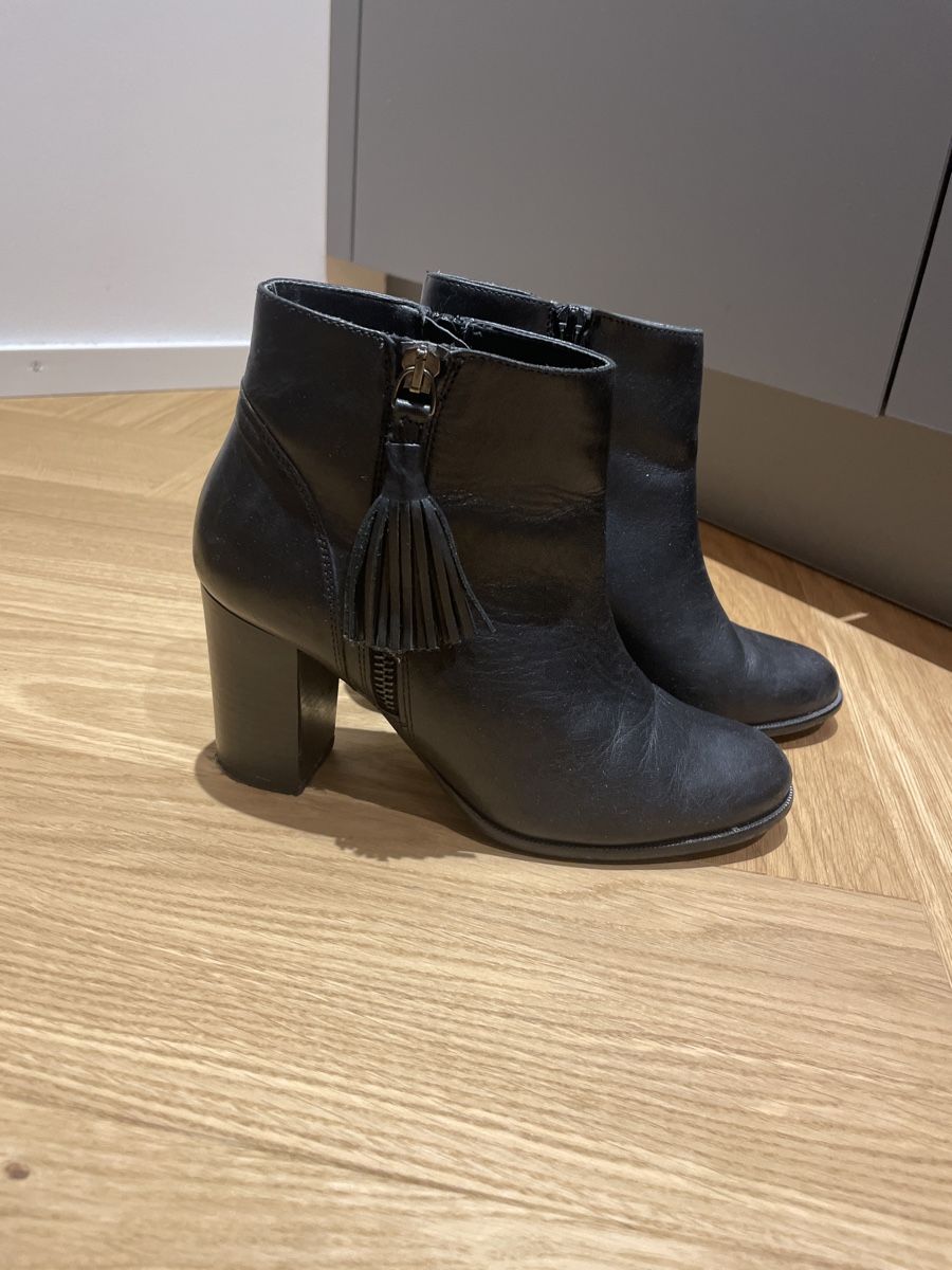 Damenschuhe: Schwarze Stiefeletten mit Absatz, Gr. 37 – Gebraucht aus Arbon von llaauraa