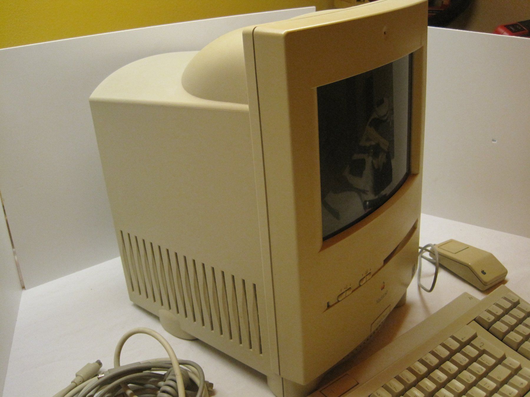 Apple PCs: Apple Macintosh Colour Classic - Retro Computer   044 – Defekt aus Schinznach-Dorf von  2