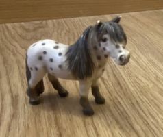 Schleich Pony weiss/braun mit Punkten