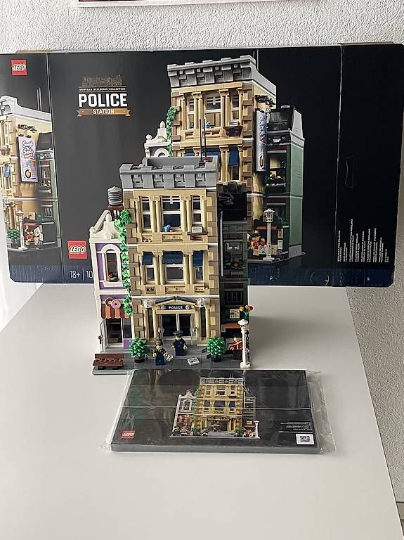 Jeux de construction: Lego Creator Expert 10278 Polizeistation – D'occasion à Siselen BE par lis_gl27
