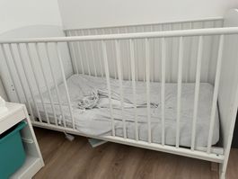 Baby-und Kinderbett