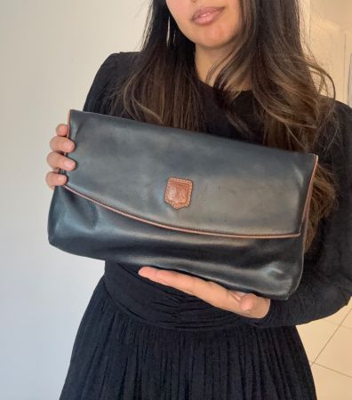 Céline Pochette vintage en cuir noir, parfait pour l'été!