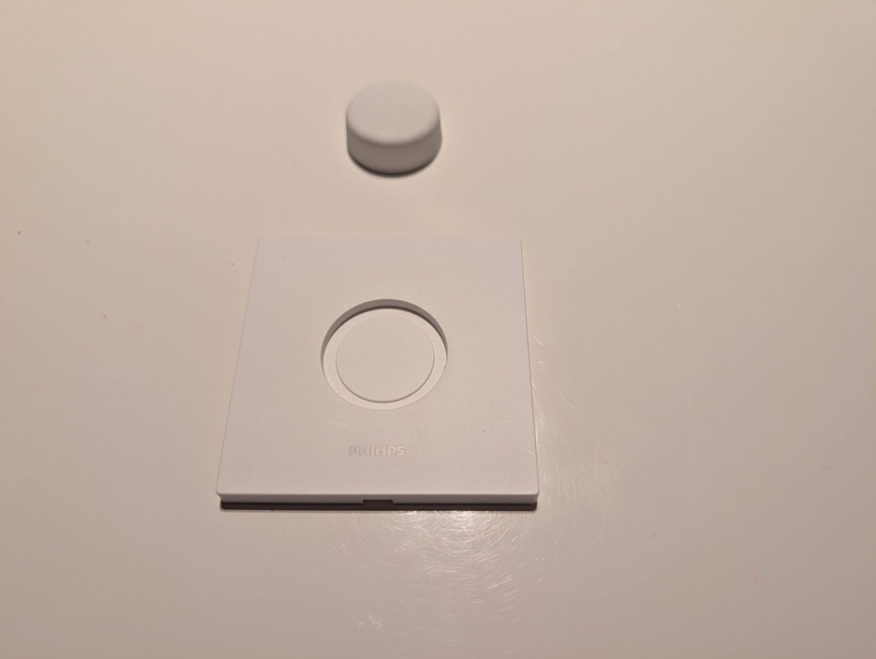 Philips Schalter: Philips Hue Smart Button (inkl. Wandhalterung) – Gebraucht aus Adliswil von lukaszg