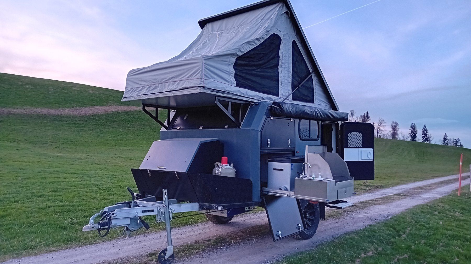 Anhänger: Offroad Wohnananhänger Allroad Caravan AM03 Top Zustand – Gebraucht aus Stein AR von Validus 5