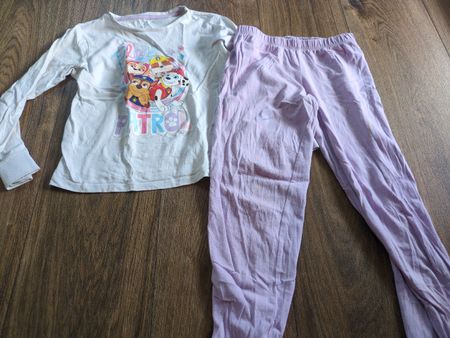 Pyjama Paw Patrol weiss/lila Grösse 128 guter Zustand