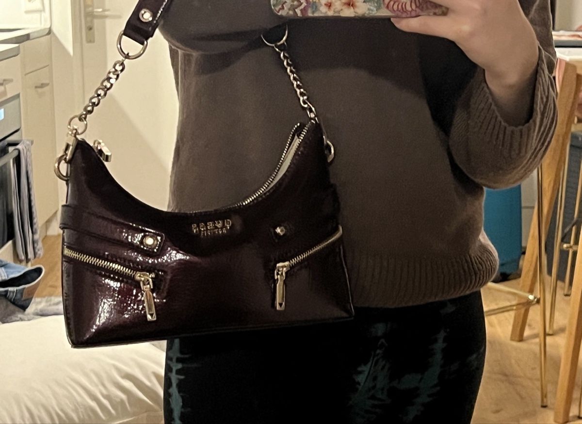 Guess Borse da donna: Guess Handtasche Trissa Burgundy – Nuovo (secondo la descrizione) da Chur venduto da dal_zsy5 2