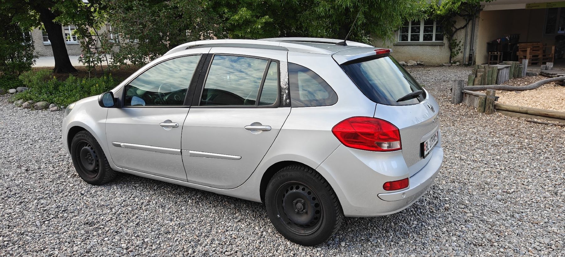 Renault Automobili: RENAULT Clio 1.2 100, Stationwagon, gray, 2011 – Usato da Münchenstein venduto da s3bas7ian 7