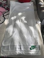 Weisses Nike Badetuch mit Logo - neu 64x126cm