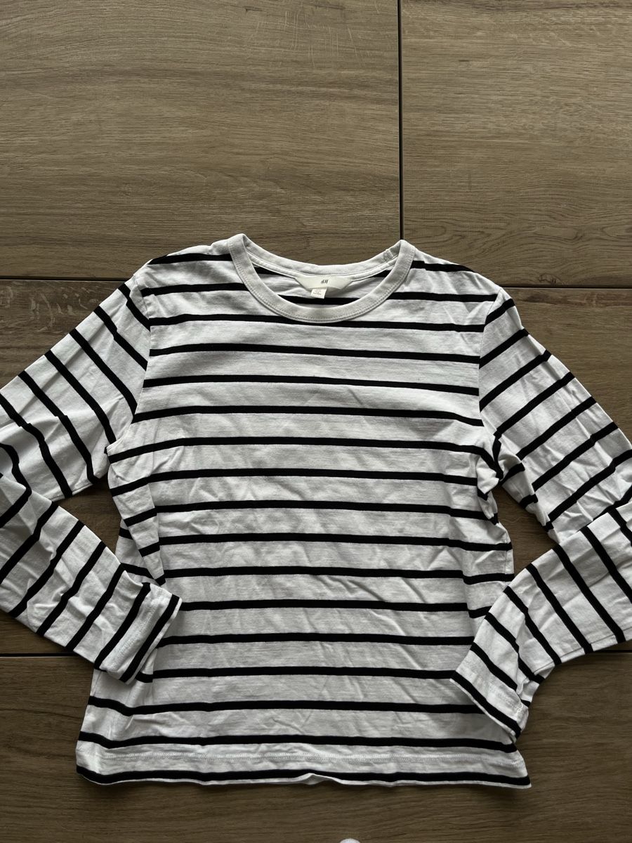 H&M Pulls & Sweat-shirts: Sweater gestreift – D'occasion à Zuzwil SG par dieschnellemichelle 1
